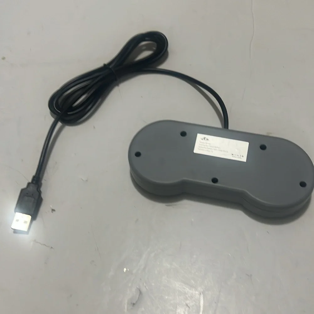 USB MAC SNES STYLED WIRED GAME CONTROLLER-  GRAY MODEL GP100‎